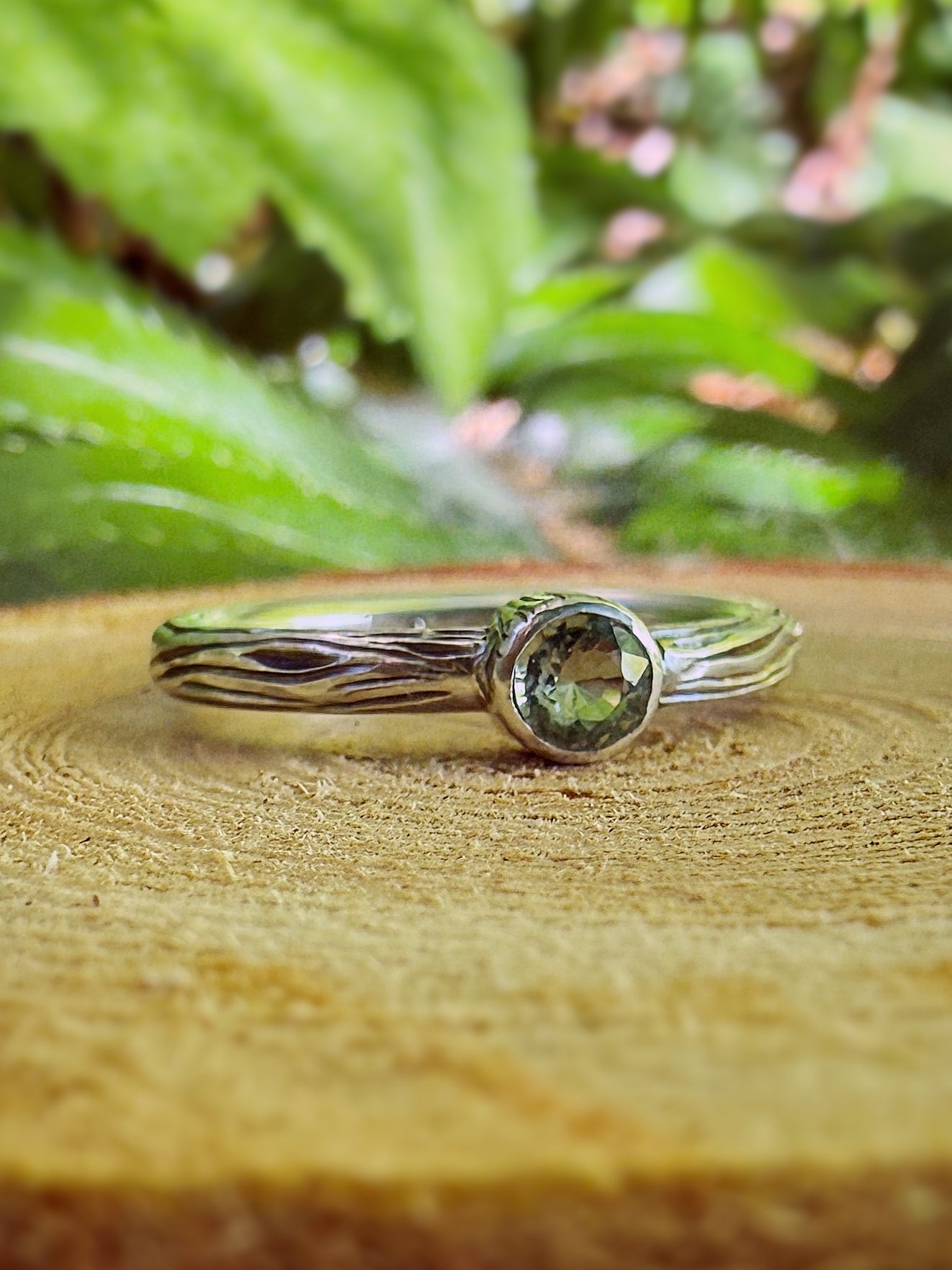 Green Garnet Wood Grain Ring | Size 6.25