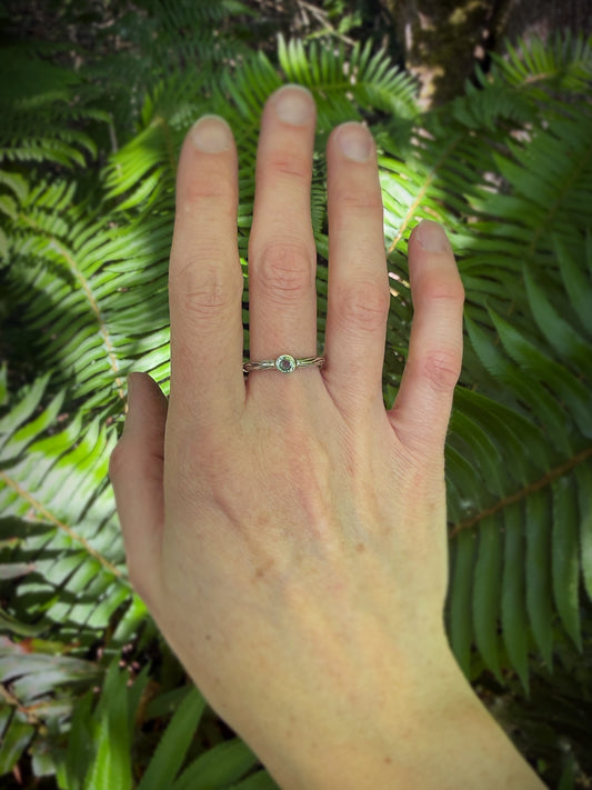 Green Garnet Wood Grain Ring | Size 6.25