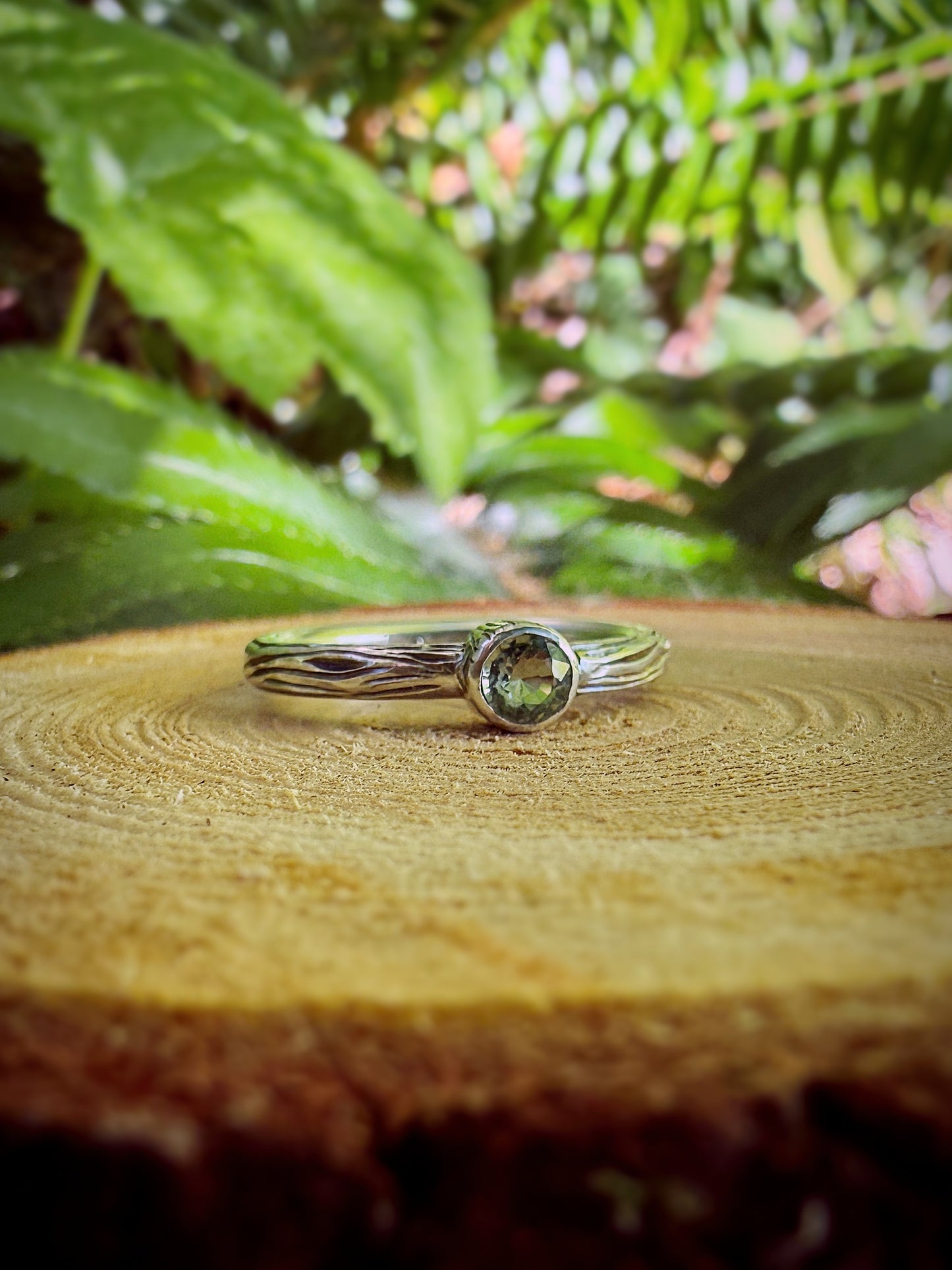 Green Garnet Wood Grain Ring | Size 6.25
